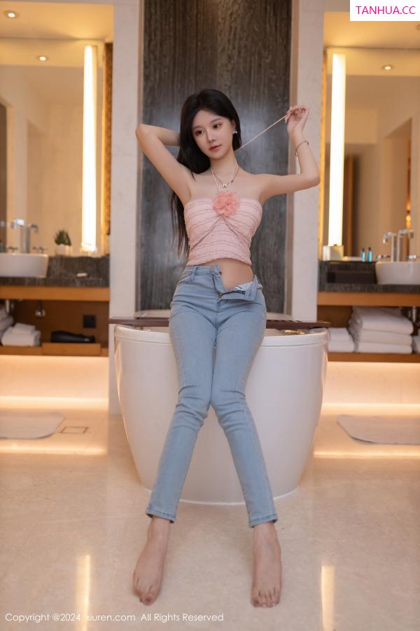   [XiuRen]高清写真图 2024.06.07 No.8672 幼幼 美腿性感第27张图片
